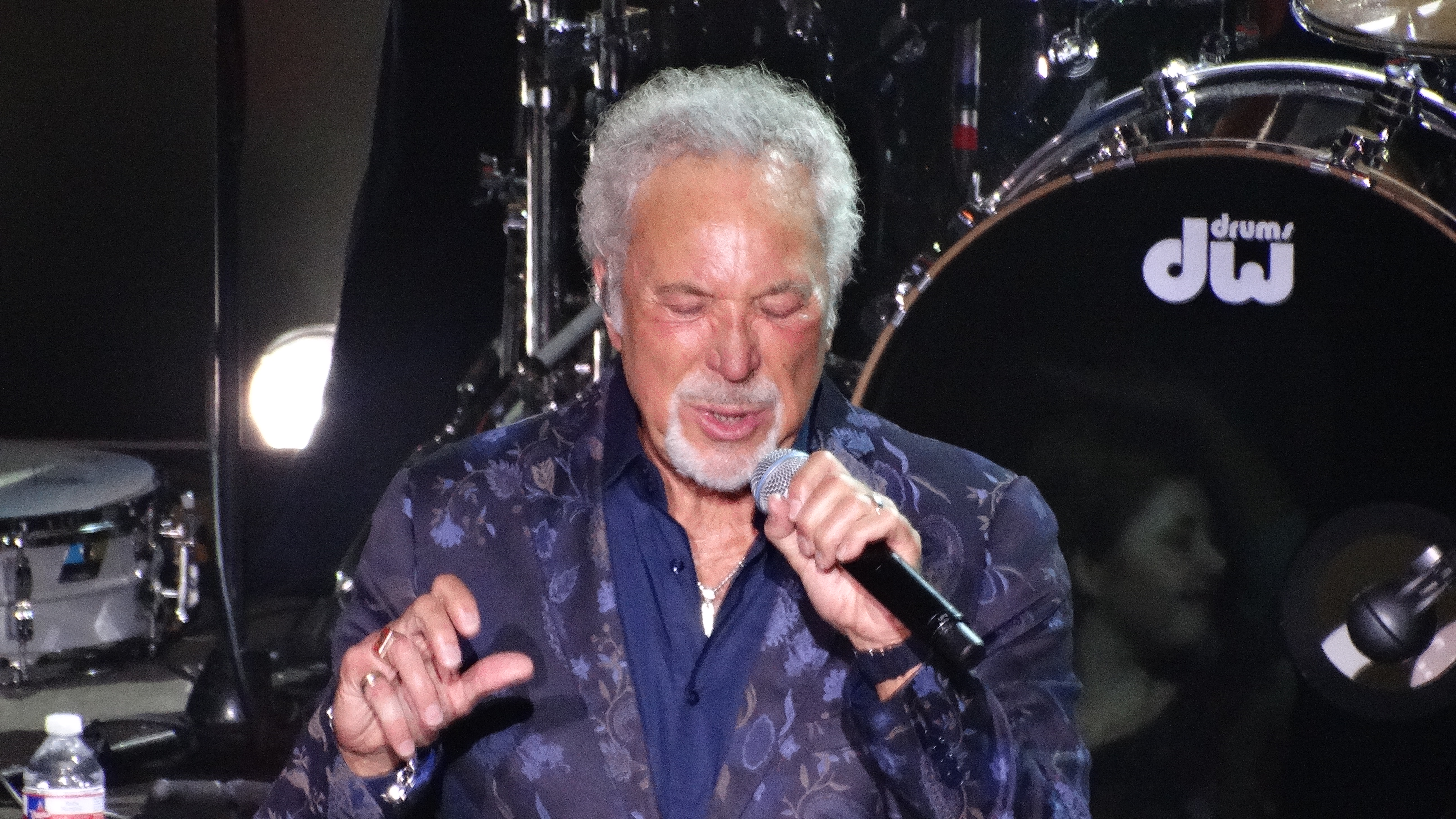 TomJones2016-10-05UptownTheatreKansasCityMO (10).JPG